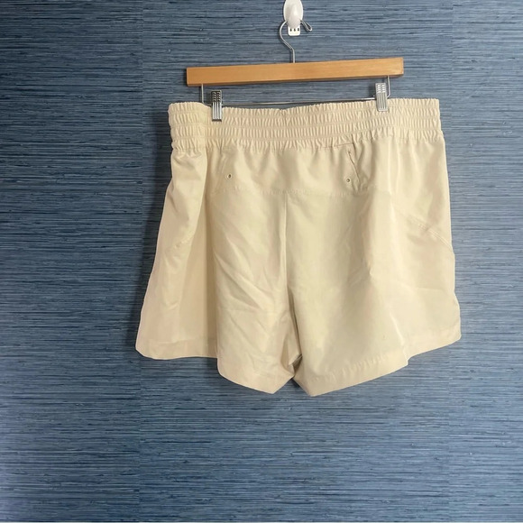 Old Navy Women's High Waisted StretchTech Surf Athletic Shorts, Cream - Size XL - Picture 9 of 9